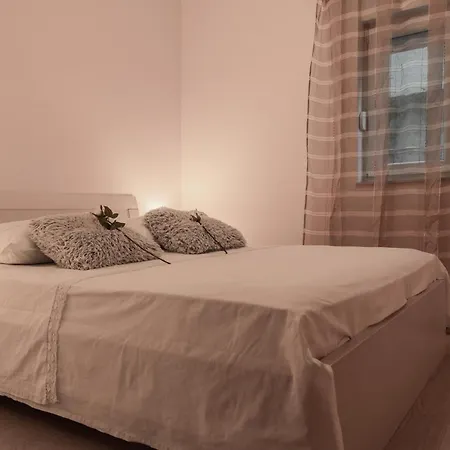 Tafra Duce-omis Apartamento *